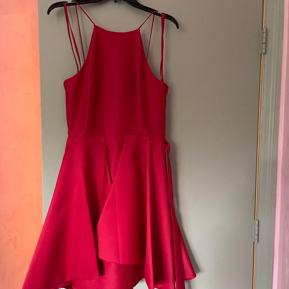Super flattering red Gianni Bini dress. Great for Christmas and New Year’s.